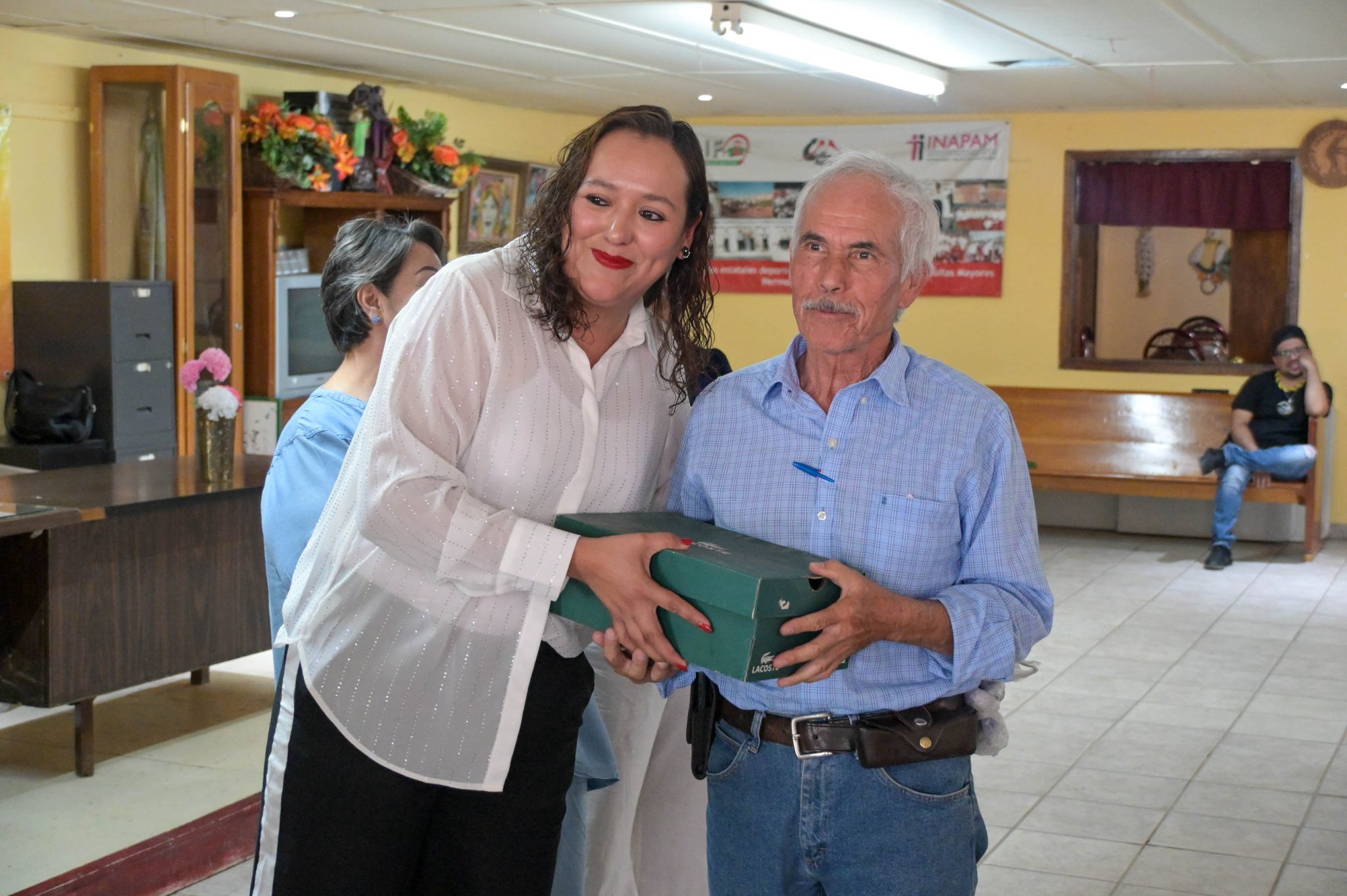 entrega de tenis inapam-5
