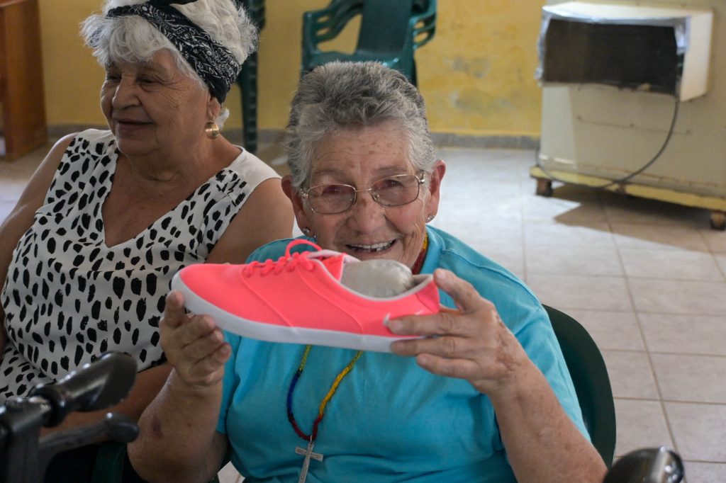 entrega de tenis inapam-8