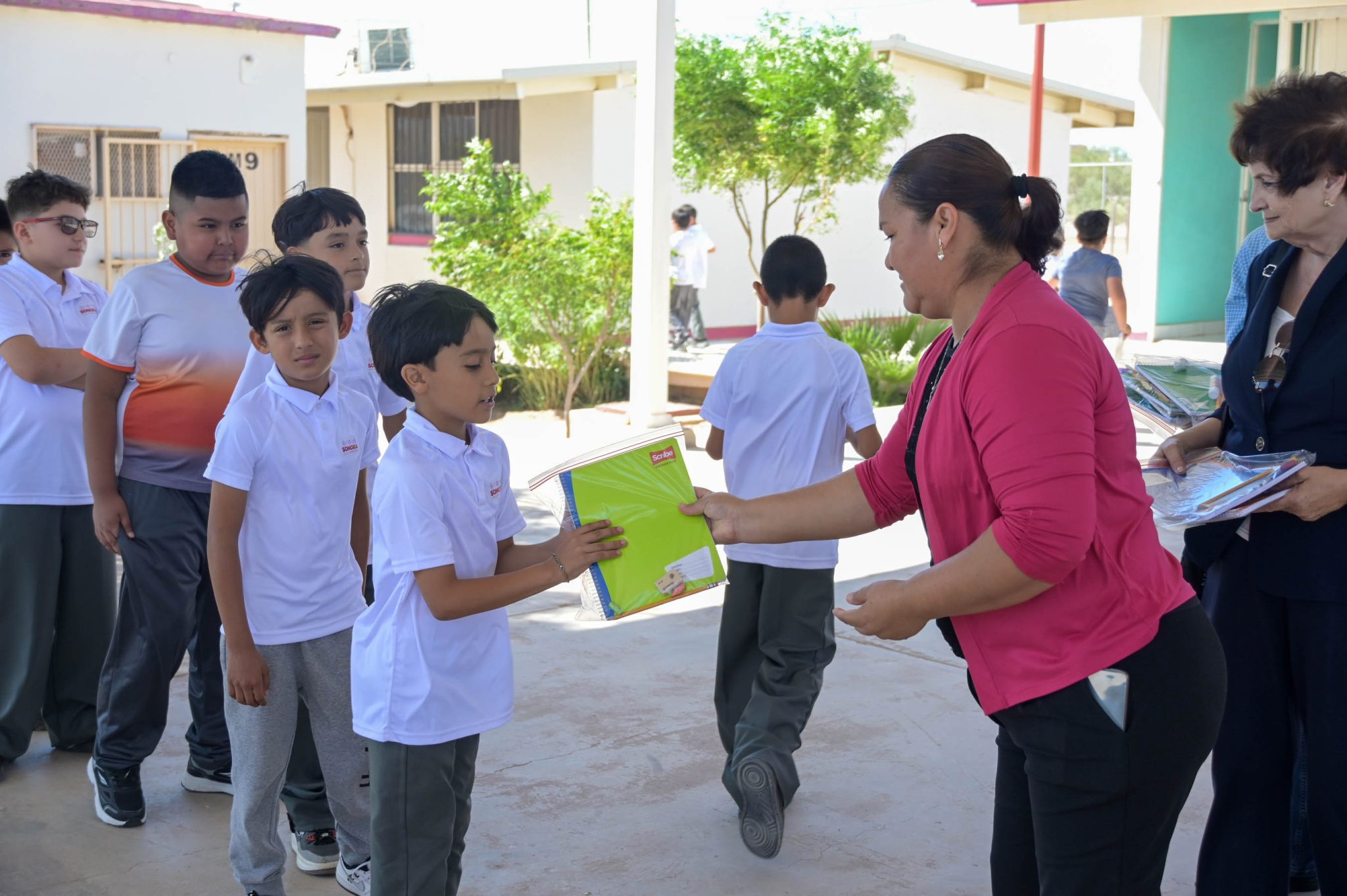 entrega de utiles-12