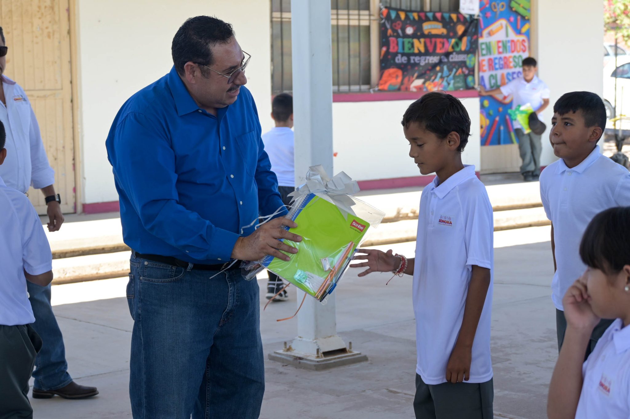 entrega de utiles-13